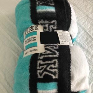 NWT Pink throw blanket
